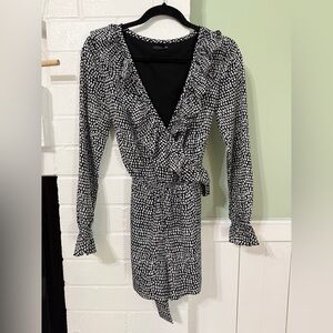 8 Club Monaco Size 2 Long Sleeves Romper With Pockets